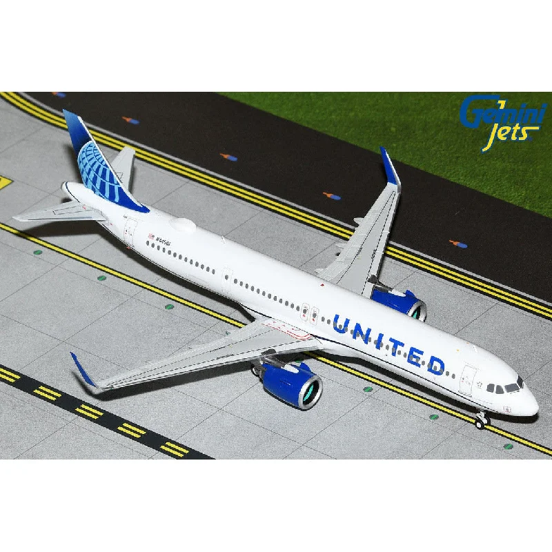 Solid Wood Puzzle Models Toys with a 3D Cityscape Design1/200 United Airlines A321neo N44501