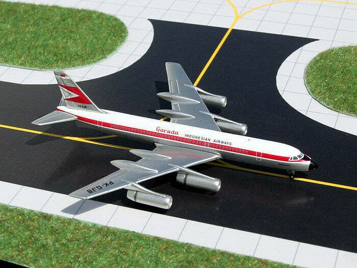 Precision - Cut Solid Wood Train Models Toys for Railway Fans1/400 Garuda Indonesia Convair 990