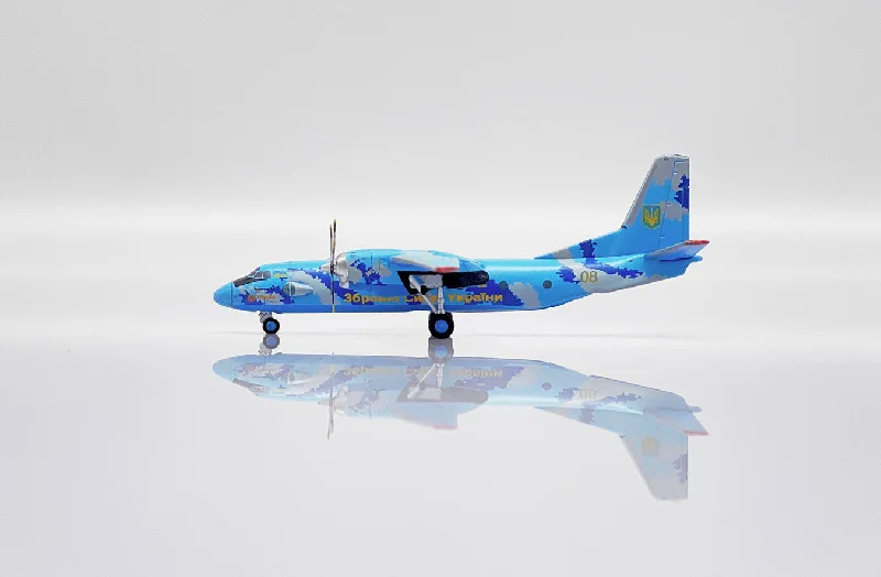 Hand - Carved Solid Wood Ship Models Toys for Maritime Enthusiasts1/400 Ukraine Air Force Antonov An-26 08