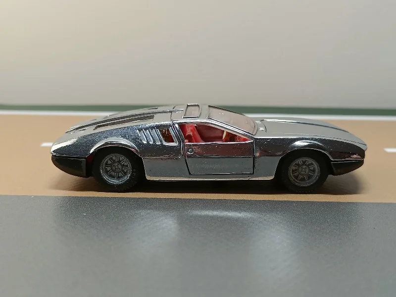 1:18 Scale Die - Cast Model of a 1969 Chevrolet Camaro SS with Opening Doors and Hood271 Ghia Mangusta 5000 De Tomaso (Auto-Pilen copy)