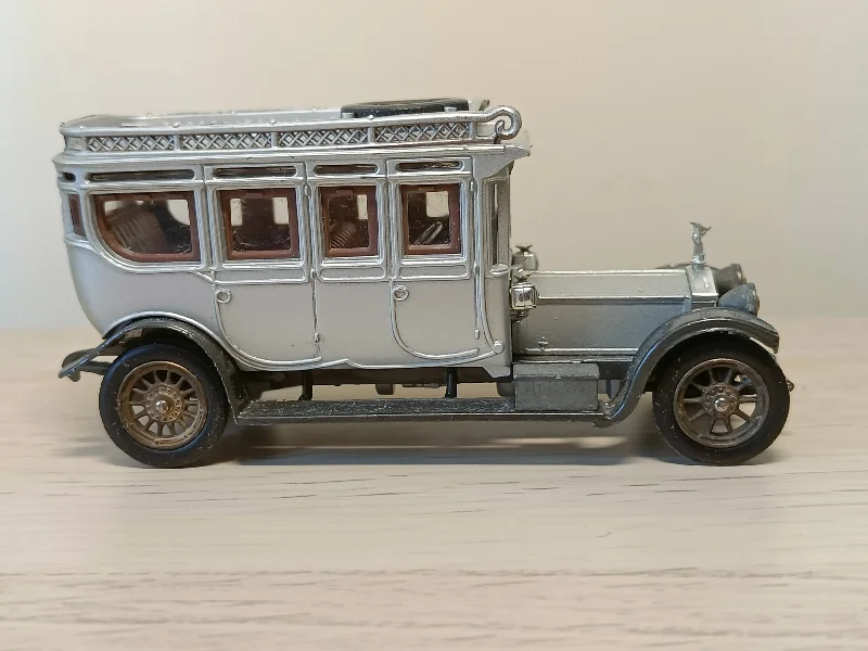 Radio - Controlled Drift Car with Adjustable Suspension and High - Grip Tires9041 1912 Rolls Royce Silver Ghost with gold wheels (3)