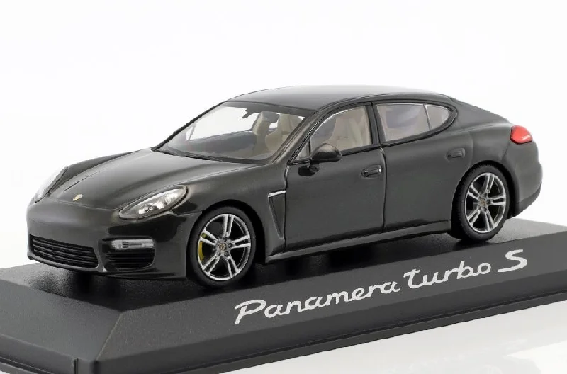 RC Helicopter with a Built - in Camera for Aerial Photography and StuntsMinichamps 1:43 Porsche Panamera 4S Gen II. 2014 Carboxylic Grey