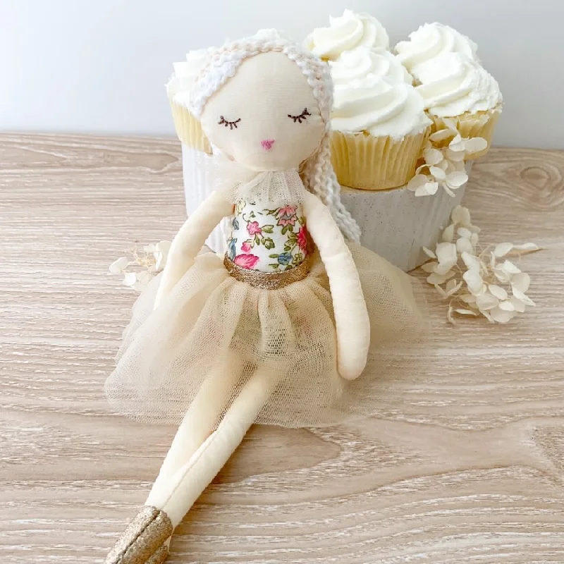 Dolls for Pet Lovers with Adorable Pet - Themed AccessoriesNilla Cake Scented Sachet Doll